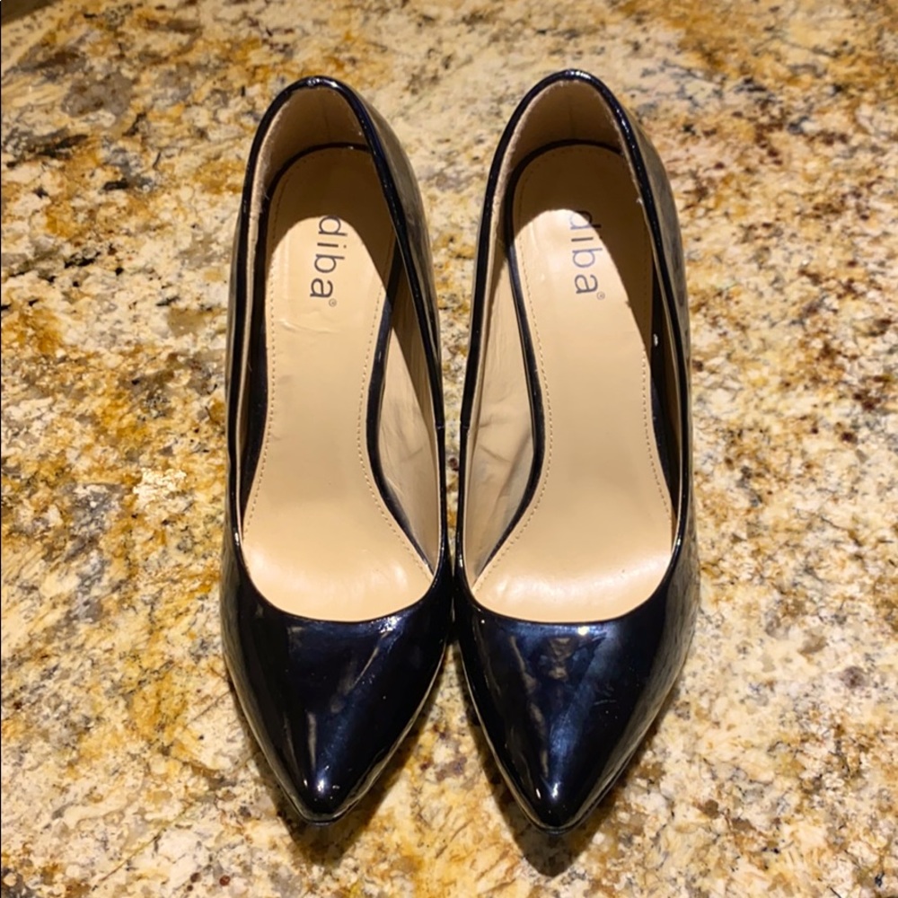 Black patent leather pointy toe heel
